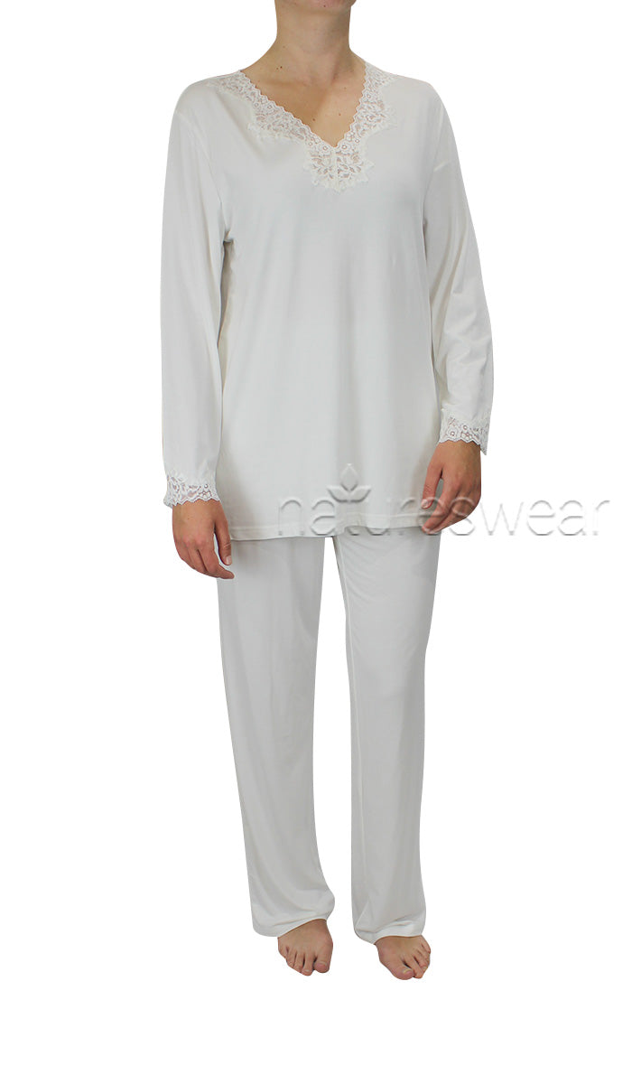 Victoria Linen Terri Bamboo & Cotton Long Sleeve Pyjama in Ivory